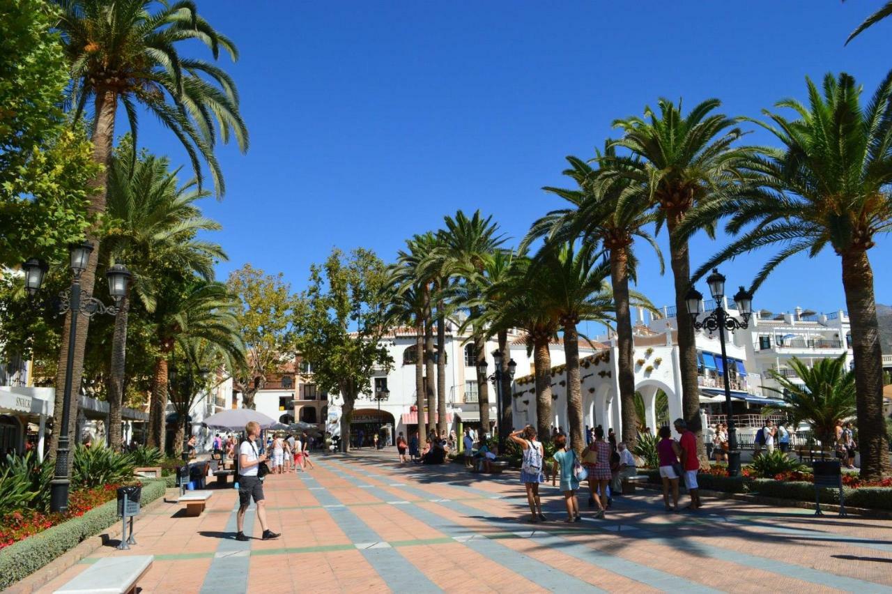 Rico Apartaments Parador Nerja Luaran gambar